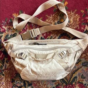 Athleta Cream Crossbody Belt Bag Fanny Pack